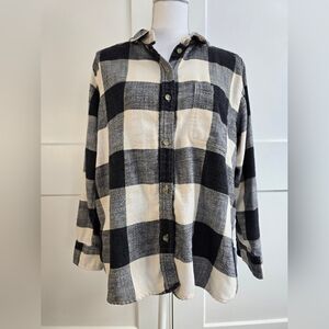 American Eagle Black and White Plaid Women’s Shirt
